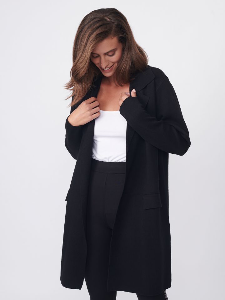 עליונית סריג כיסים בצבע שחור